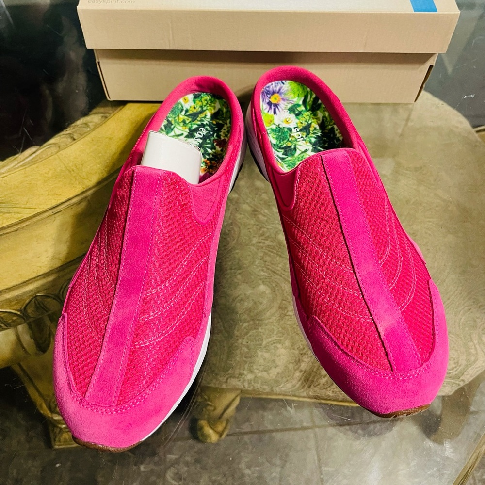 Easy Spirit Traveltime Clogs NWOT